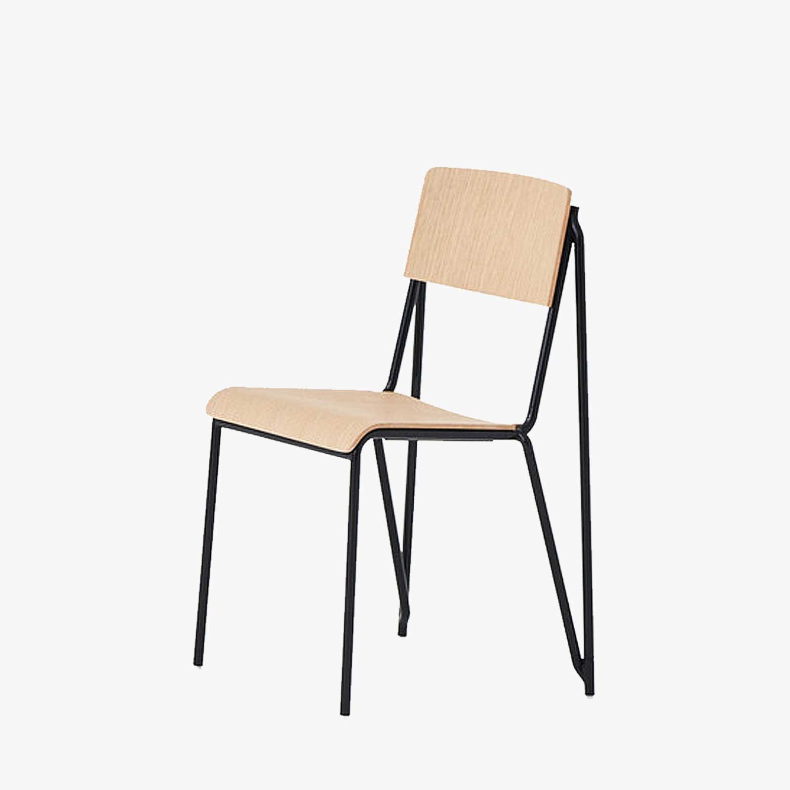헤이 쁘띠 스탠다드 체어 Petit Standard Chair matt lacquered oak black base
