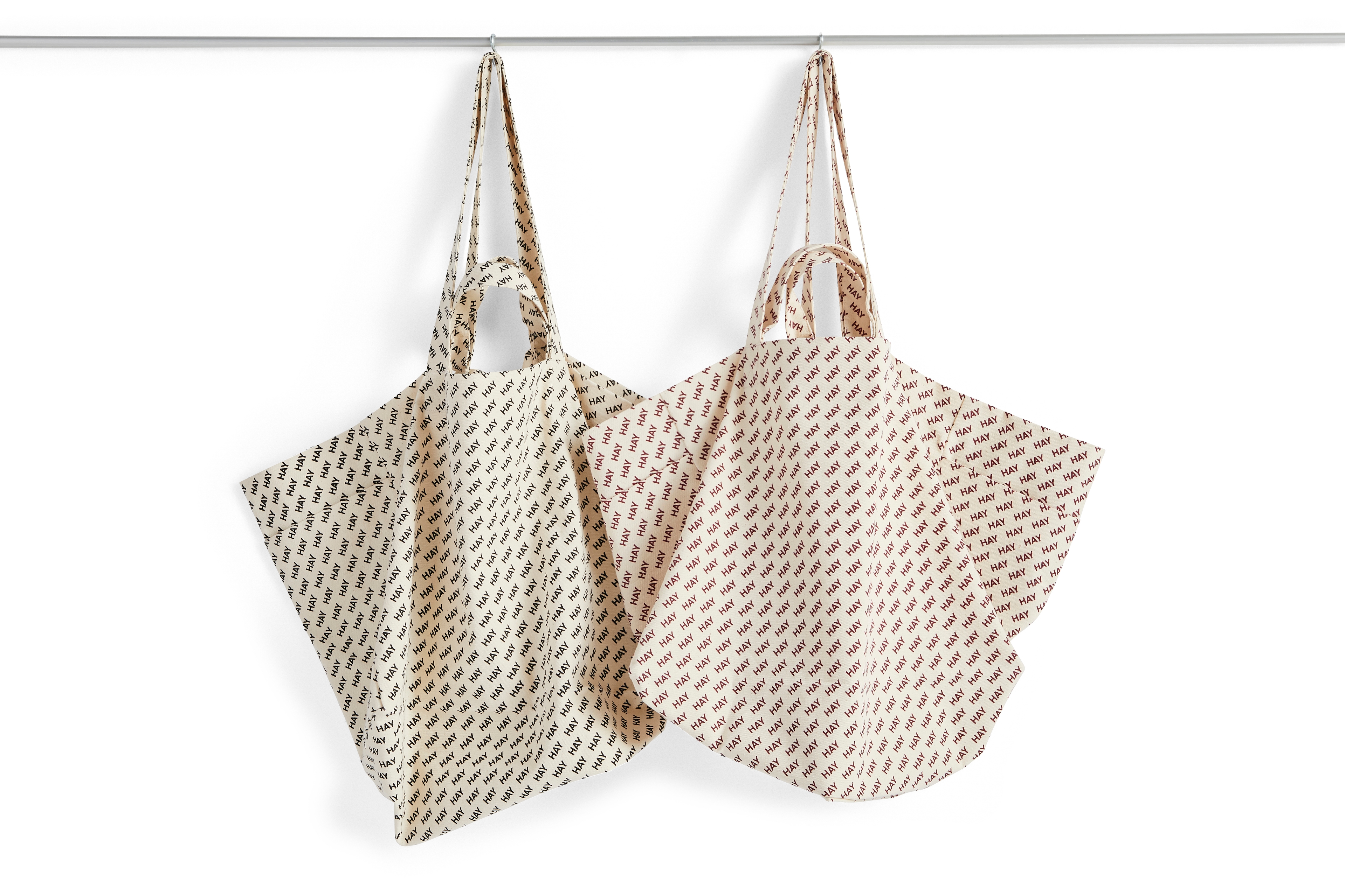 로고 위캔드 백 버건디 / Logo Weekend Bag Burgundy 라이프스타일 이미지 3