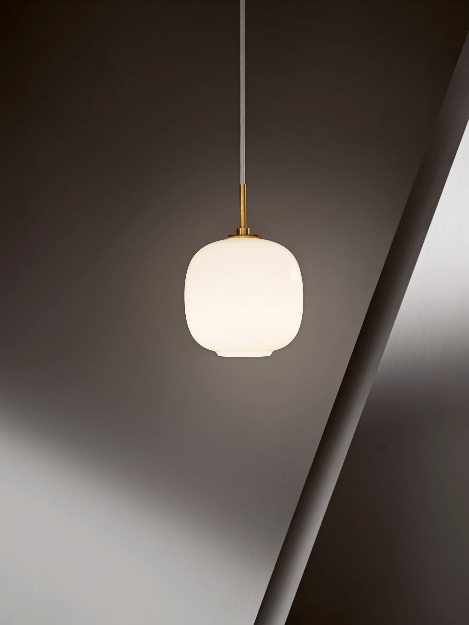 VL45 250 펜던트 화이트 오팔 라이프스타일 이미지 17