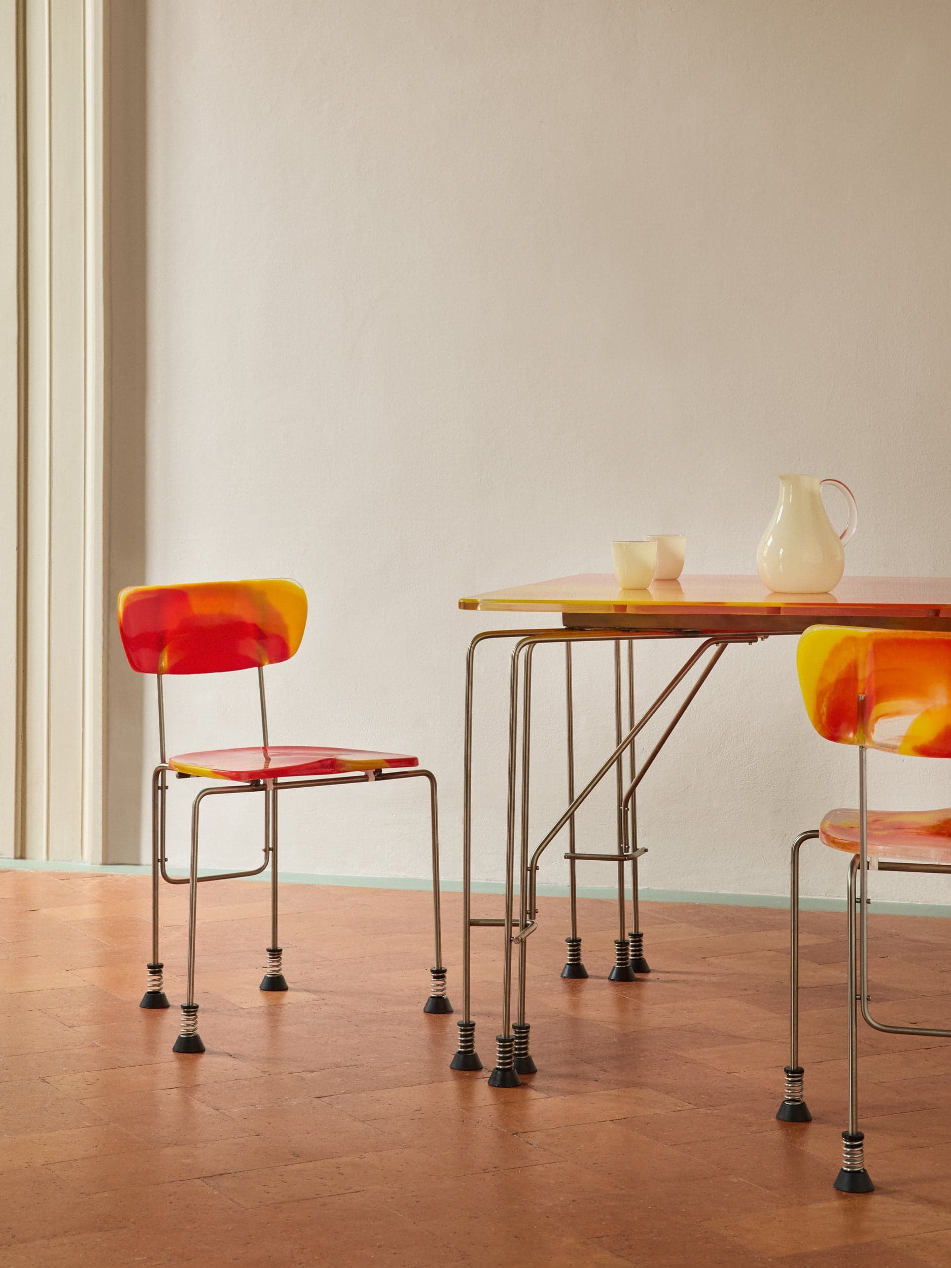 543 BROADWAY Sedia 4 gambe Yellow/Red 라이프스타일 이미지 1