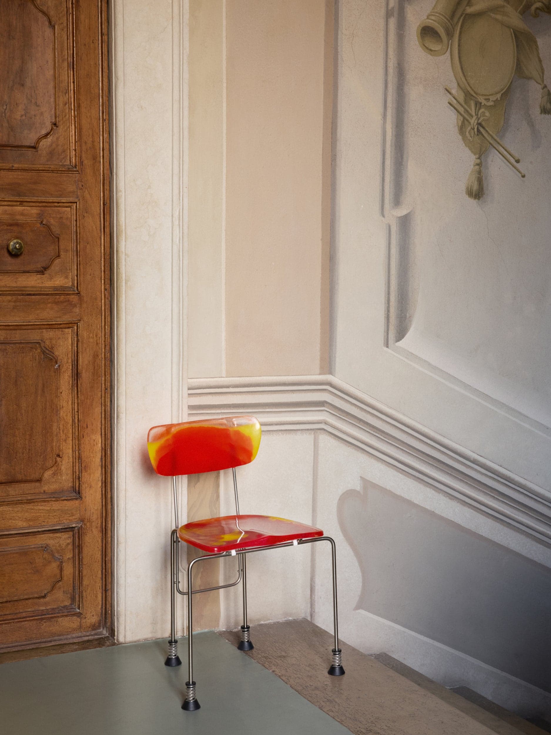 543 BROADWAY Sedia 4 gambe Yellow/Red 라이프스타일 이미지 4