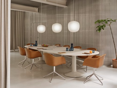 화이버 암체어 스위블 Refine Leather Cognac 라이프스타일 이미지 5