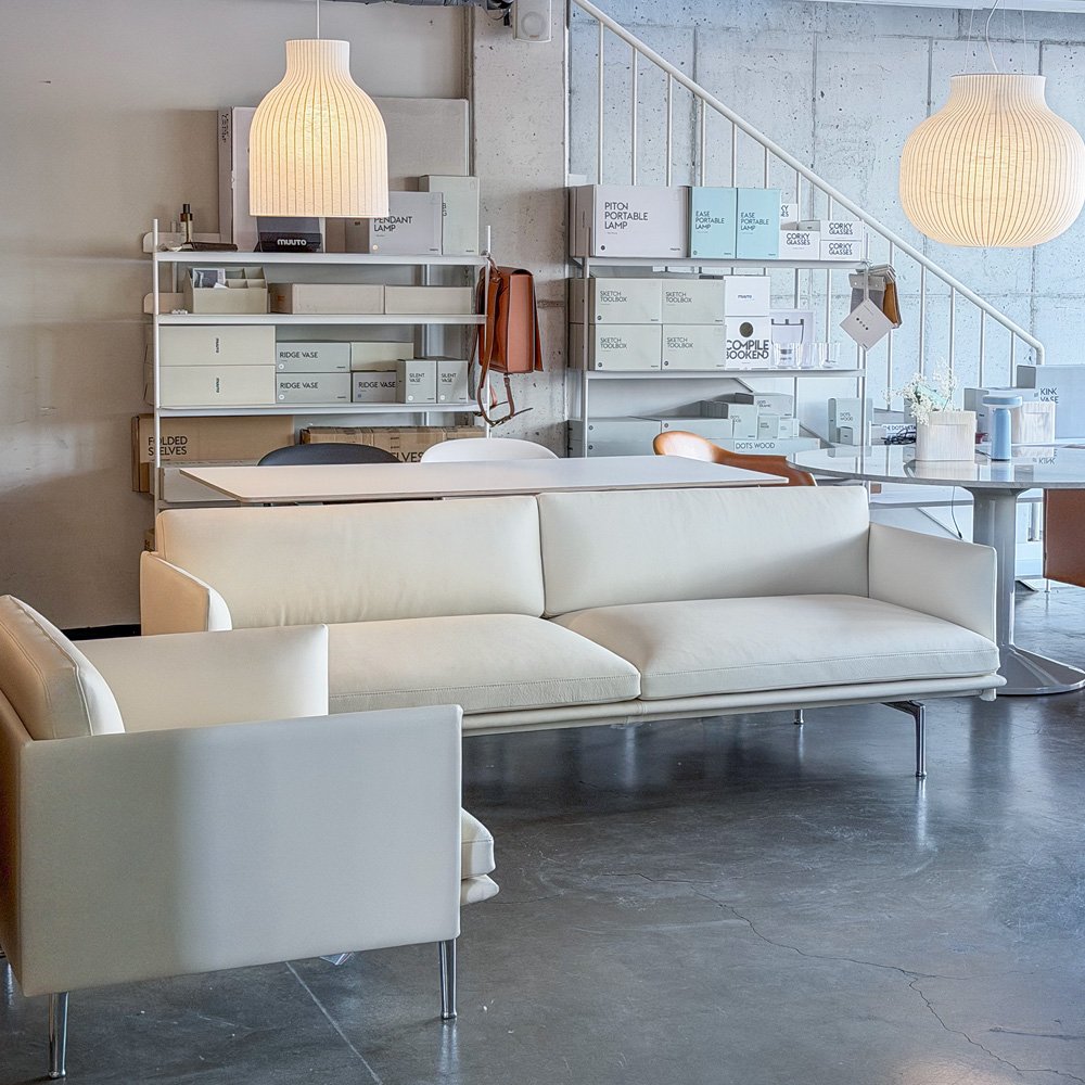 무토 아웃라인 소파 Outline Sofa 3 Seater Easy Leather Soul White/ Polished base