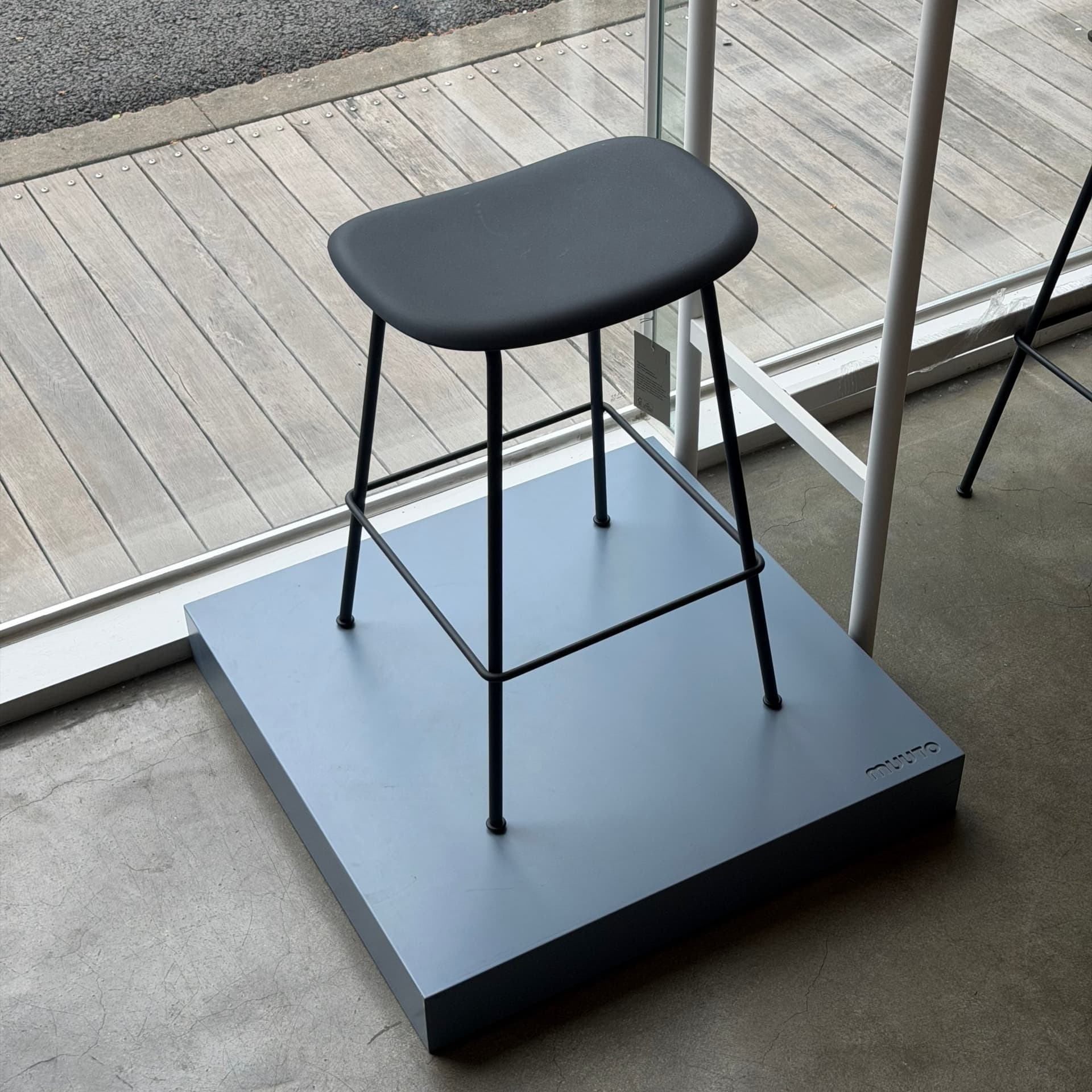화이버 카운터 스툴 Tube base H 65 cm Black