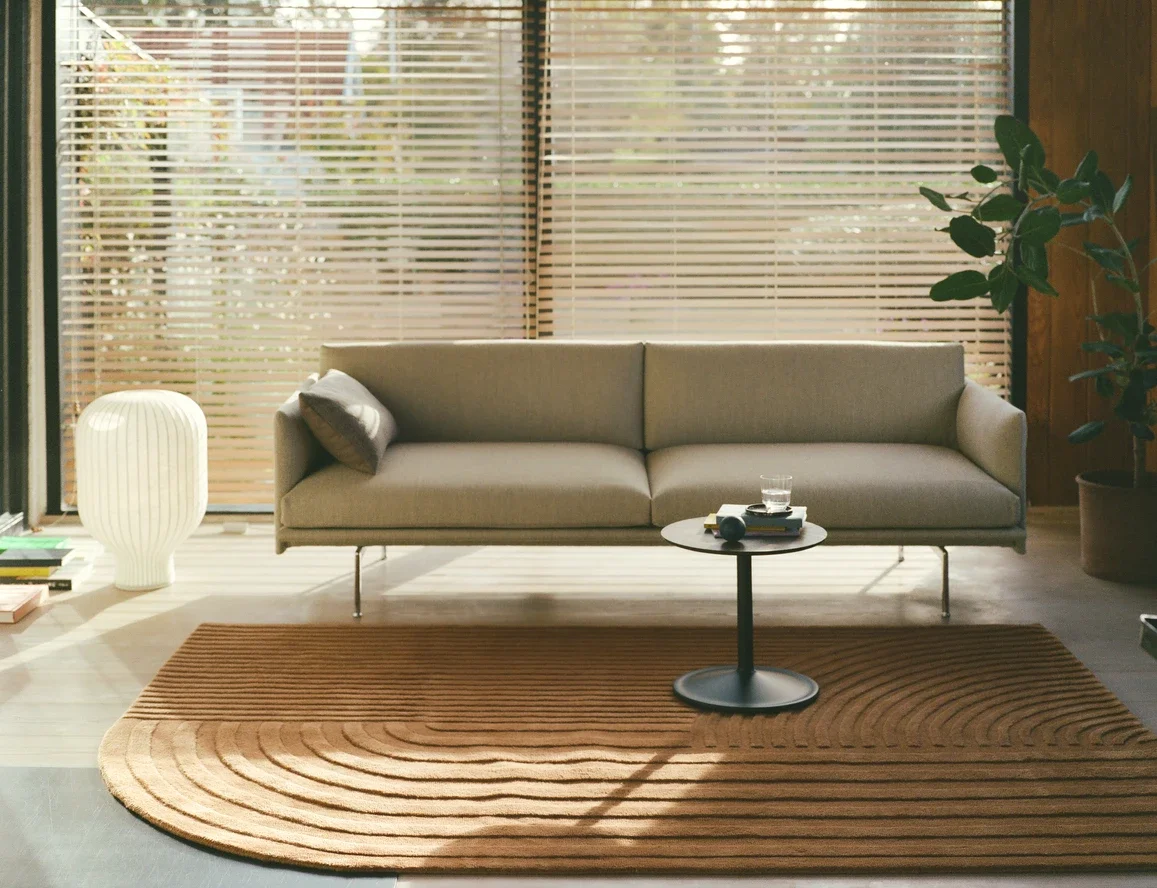 아웃라인 소파 3 Seater Refine Leather Cognac/ Polished base 라이프스타일 이미지 6