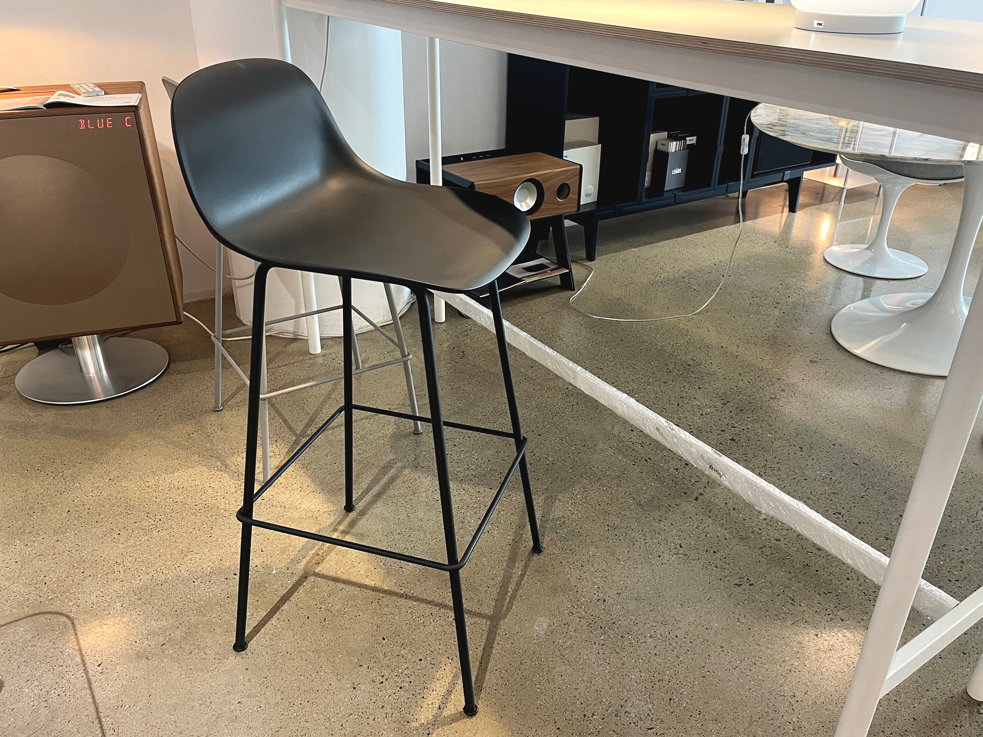 화이버 바 스툴 back - Rest H 75 cm Black 라이프스타일 이미지 1