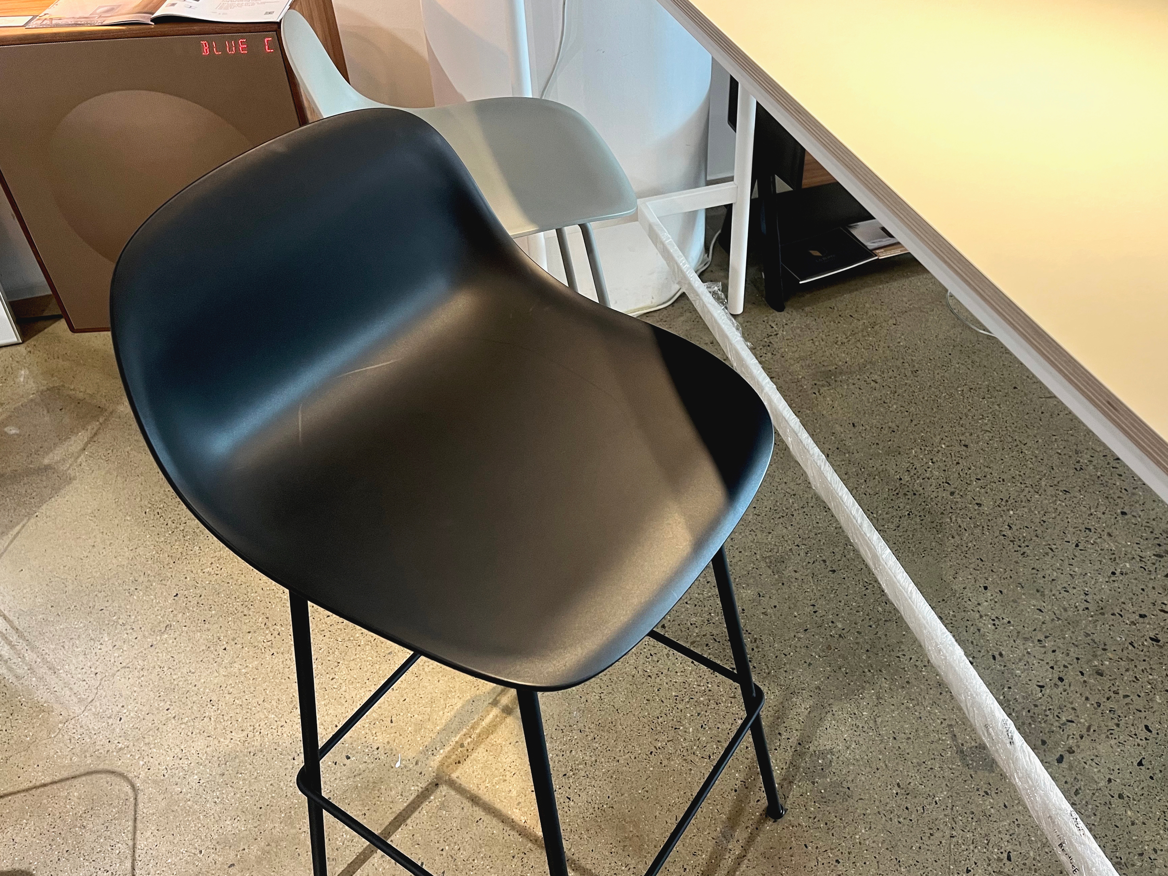 화이버 바 스툴 back - Rest H 75 cm Black 라이프스타일 이미지 3