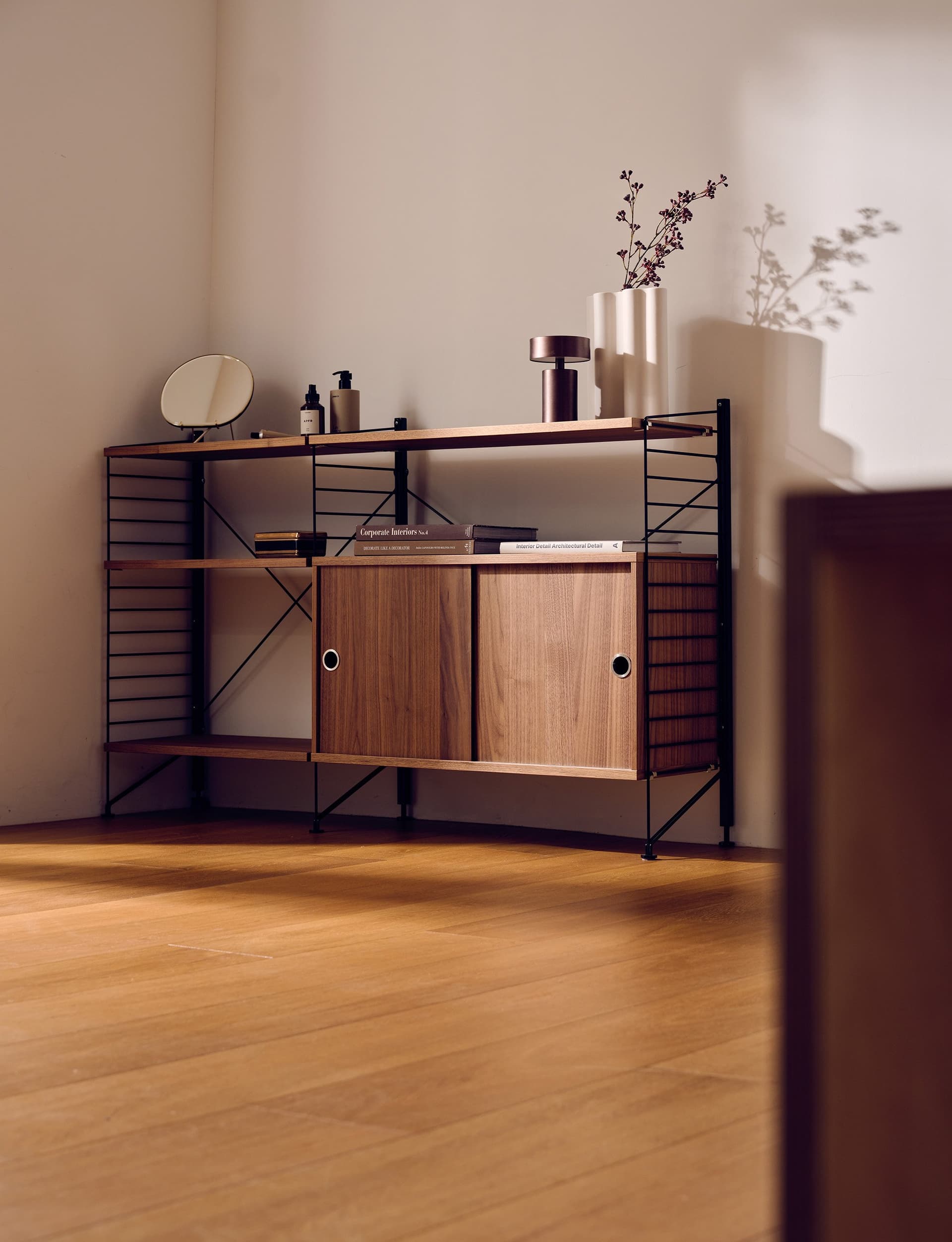 프리 스탠딩 세트 7 (Black/Walnut) 라이프스타일 이미지 1