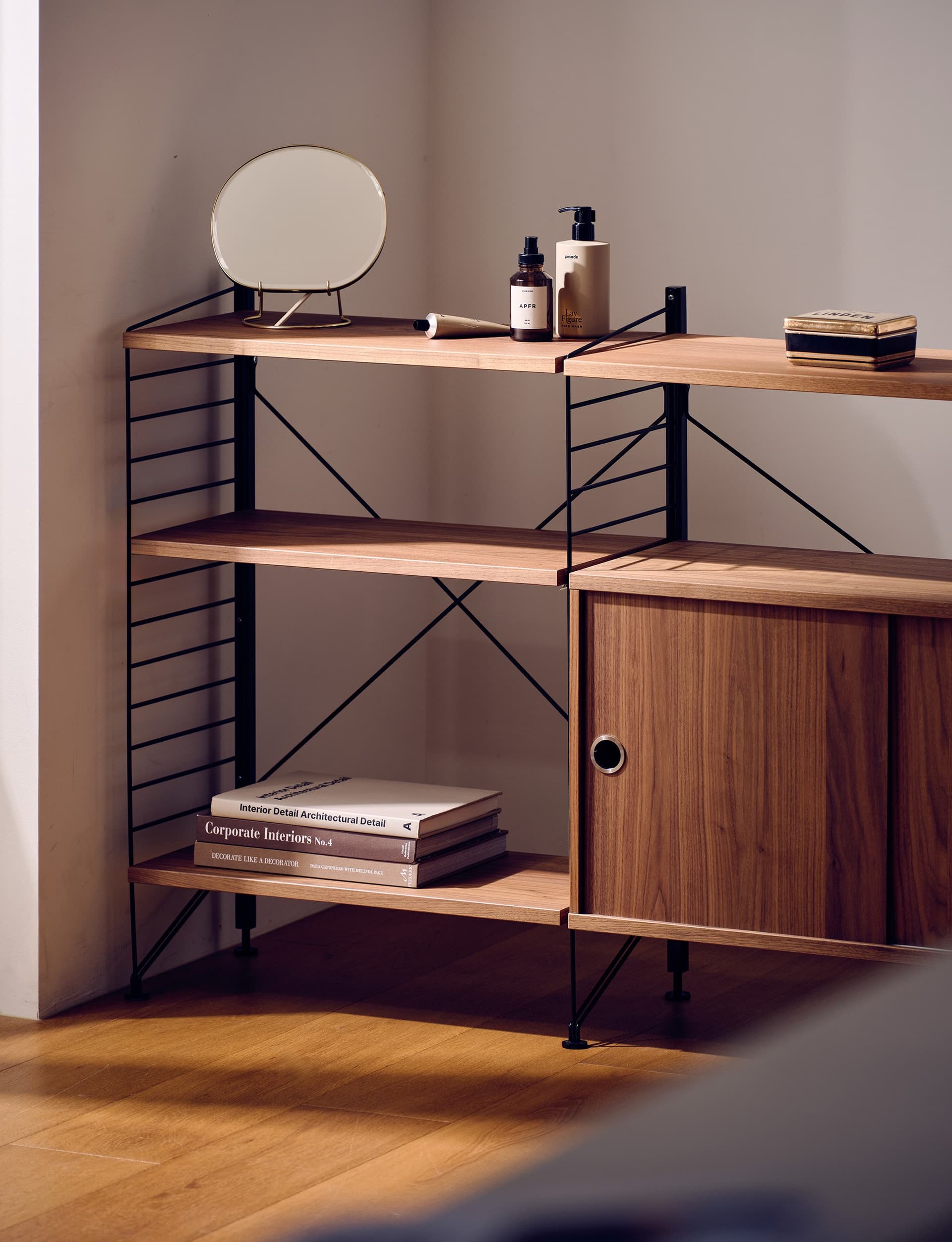 프리 스탠딩 세트 7 (Black/Walnut) 라이프스타일 이미지 3