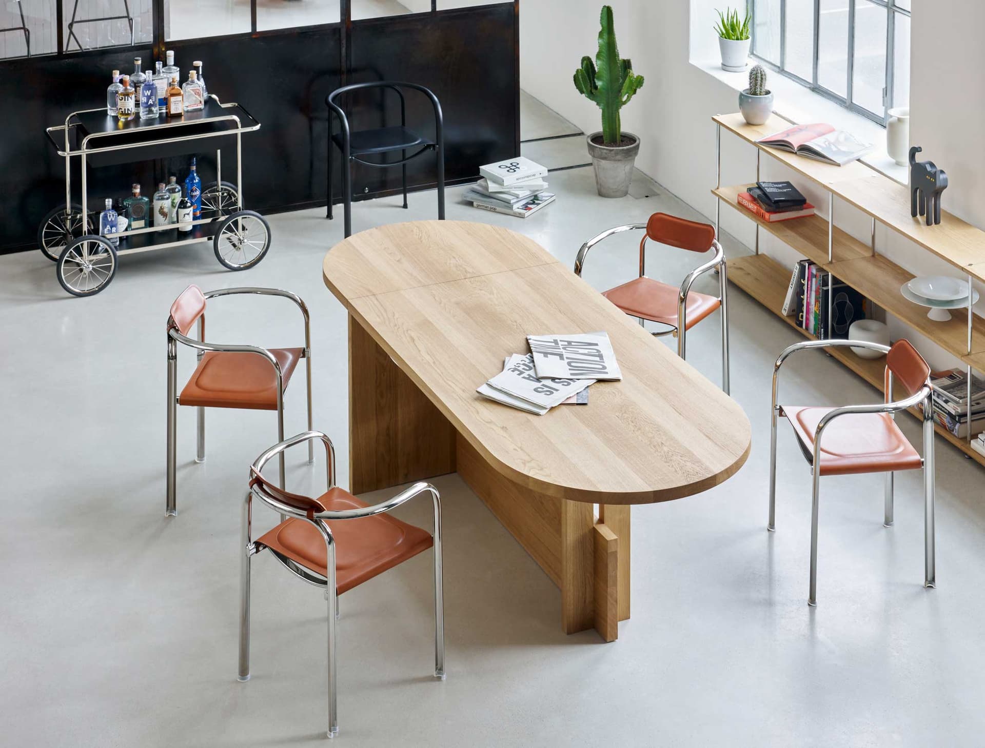 Split Chair 체어 의자 Cognac Black 라이프스타일 이미지 7