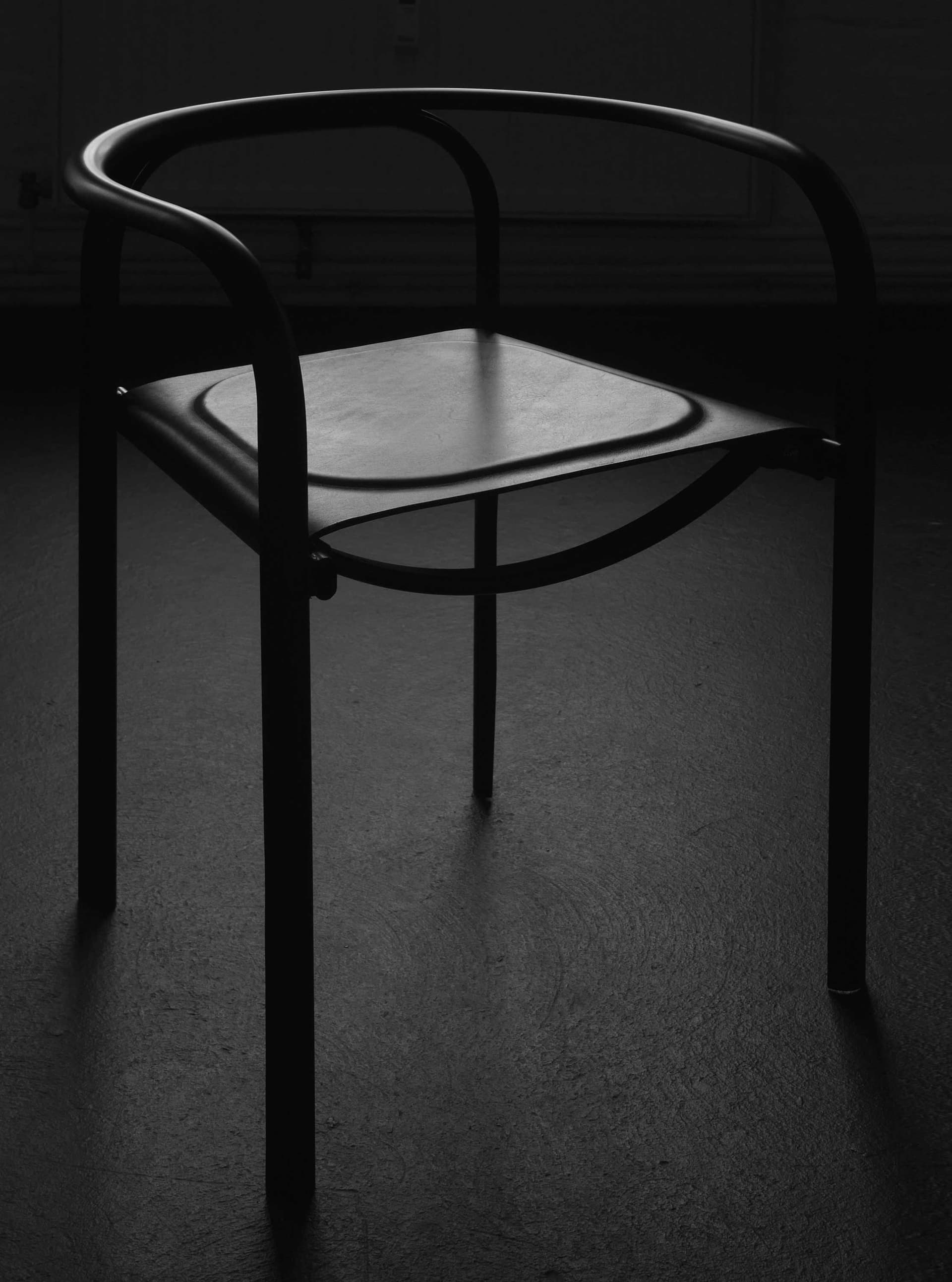 Split Chair 체어 의자 Black Chrome 라이프스타일 이미지 3