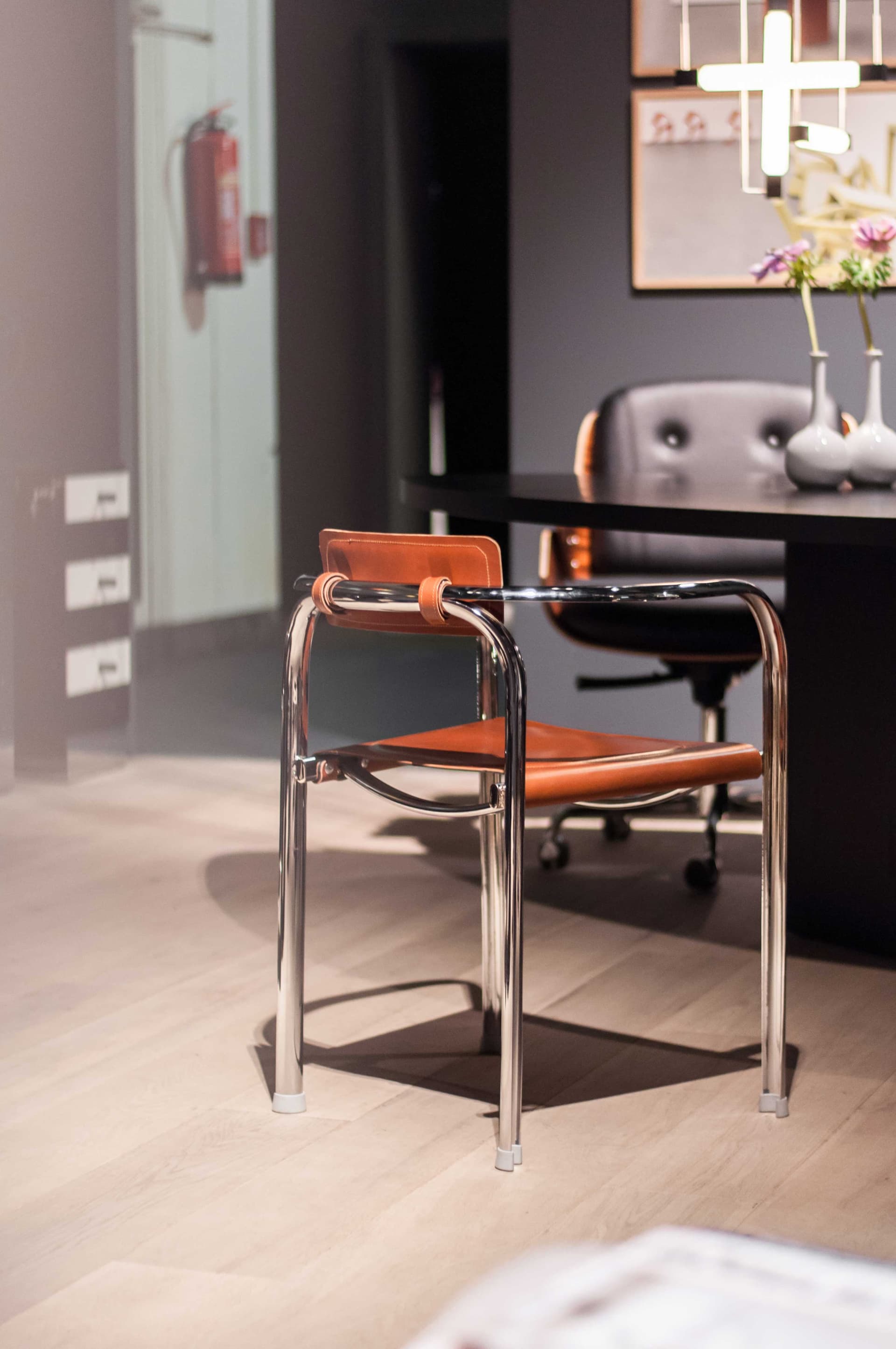 Split Chair 체어 의자 Black Chrome 라이프스타일 이미지 8