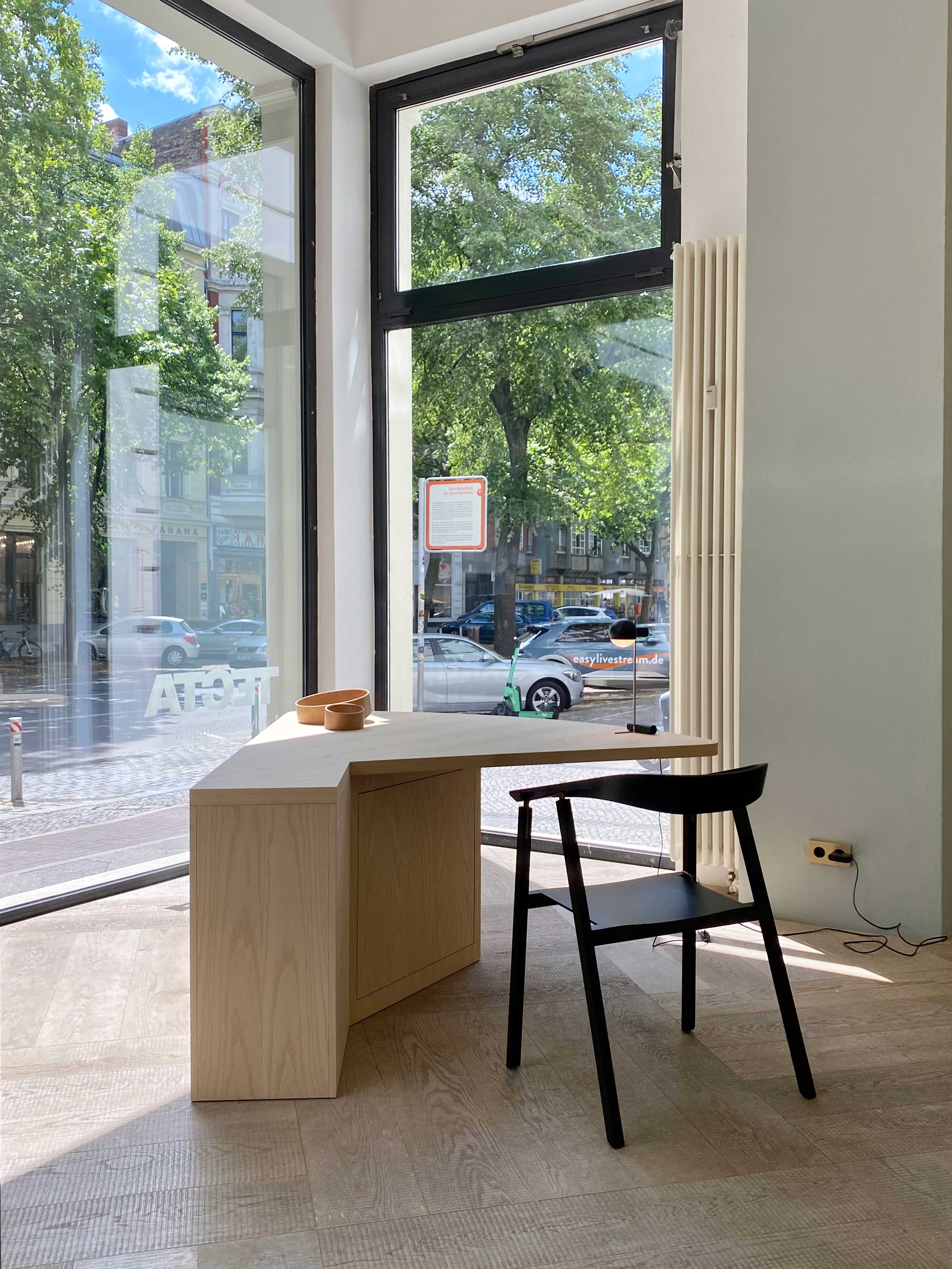 M1-2 Dining Conference Desk Black 라이프스타일 이미지 3