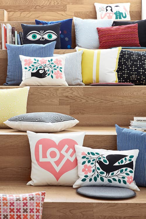 Graphic Print Pillows Eyes 라이프스타일 이미지 7